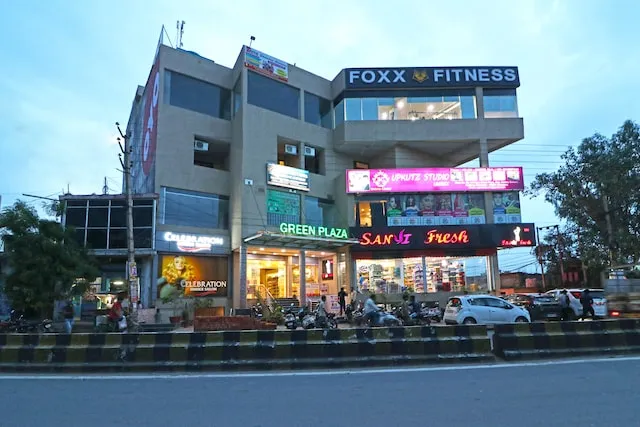 OYO Flagship 15448 Green plaza Sector 10