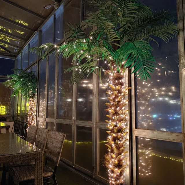 1987 Rooftop & Lounge