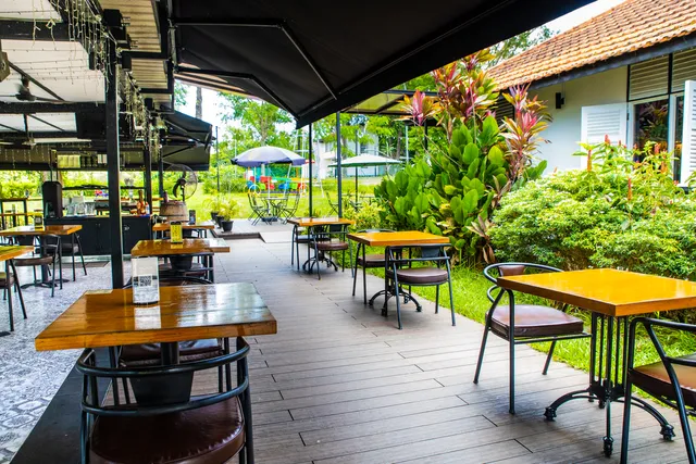 YOUNGS Restaurant & Bar