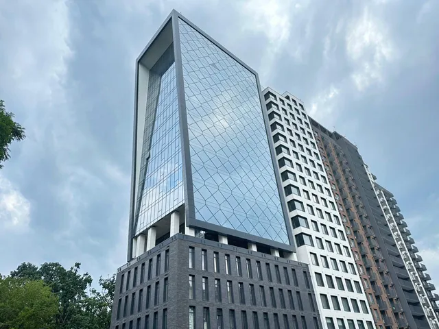 BE THE ONE Hotel, Апарт-готель у місті Києві