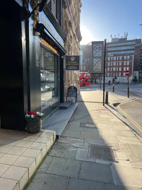 Premier Jewellers - Engagement Ring