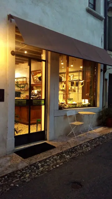 FolkLore Specialty Coffee and drinks