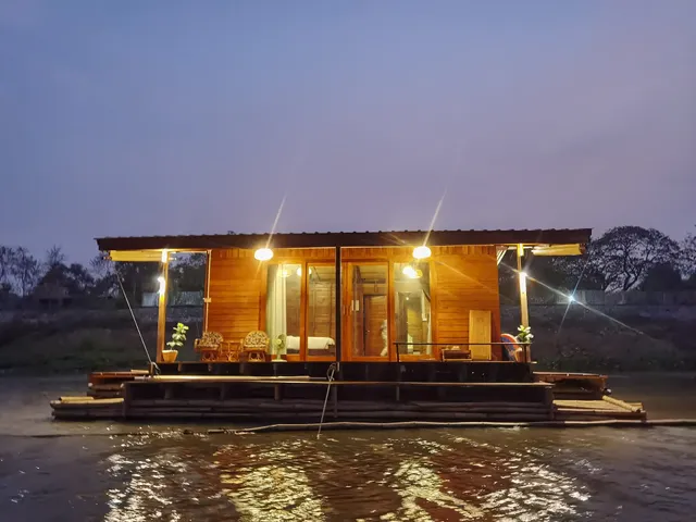 Come sleep on a raft @ Sakae Krang