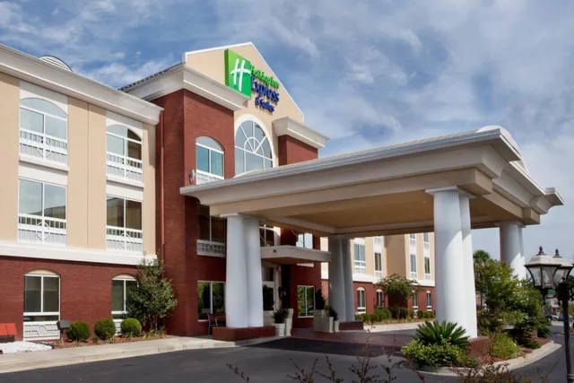 Holiday Inn Express & Suites Sumter by IHG