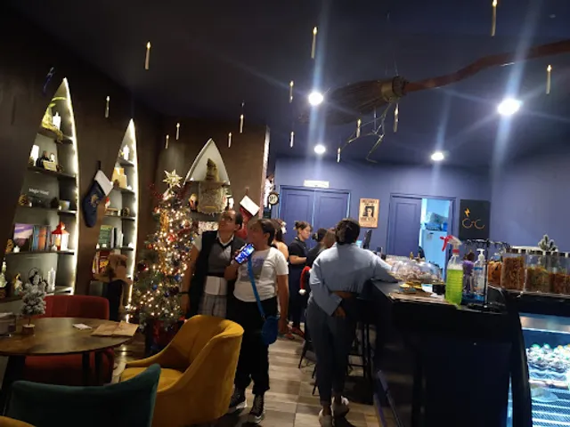 Av. Flamel book Café