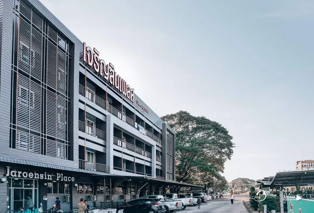 Jaroensin place hotel