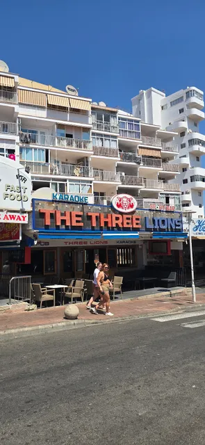 The Three Lions Bar
