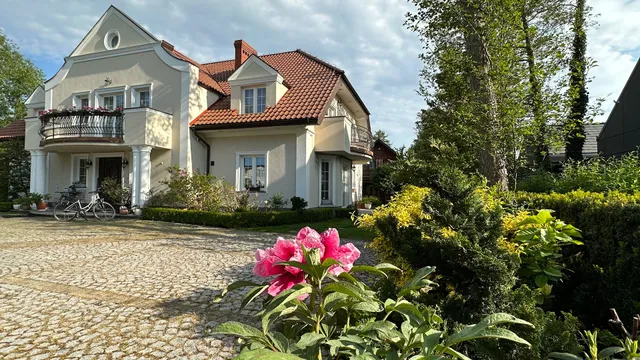 Dworek Pod Różą. Nocleg Karwieńskie Błoto Drugie. Kwatery. Pokoje. Tani nocleg