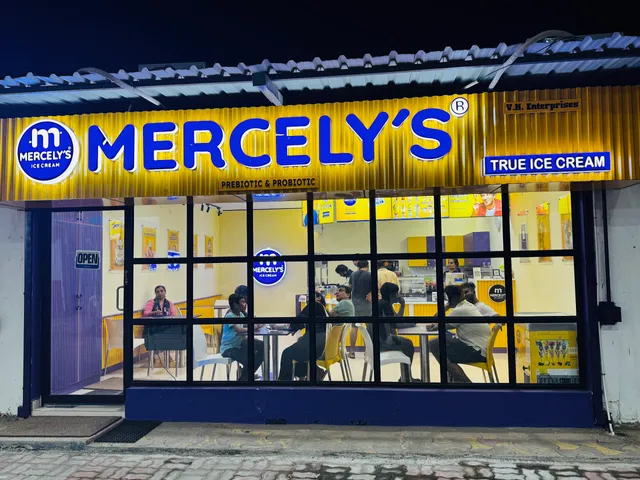 Topaz Market and Food street