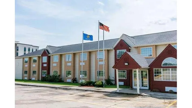 Days Inn & Suites by Wyndham Pryor