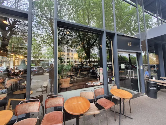 Cafe de la Presse