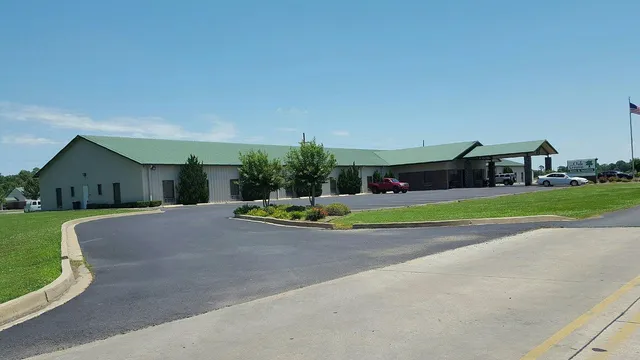 Oak Grove Inn and Suites