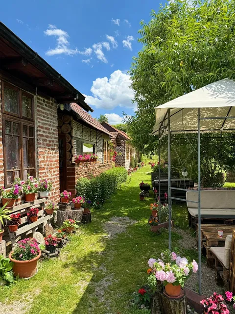 Old Court (Cazare-Accommodation)