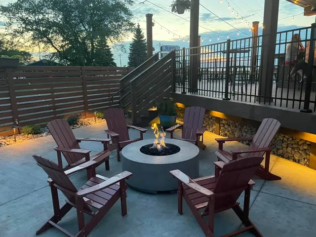 Off The Rock - Pool & Patio Bar