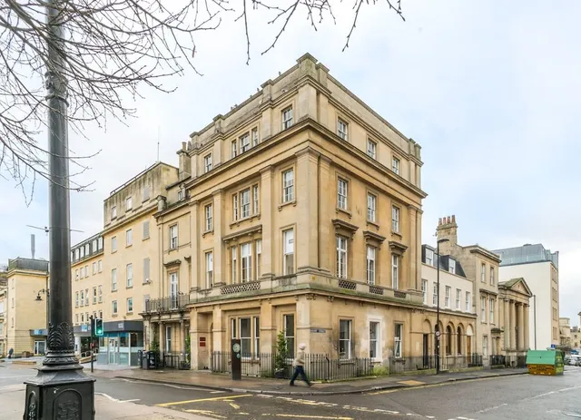 The Halcyon Hotel Apartments, Henry Street