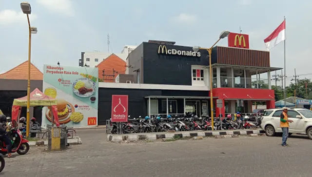McDonald's Pahlawan Depan
