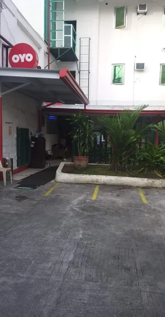 OYO 842 City Smiles Apartelle