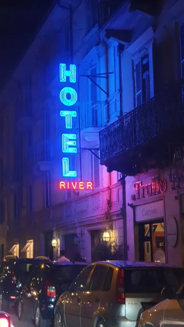 River Hotel