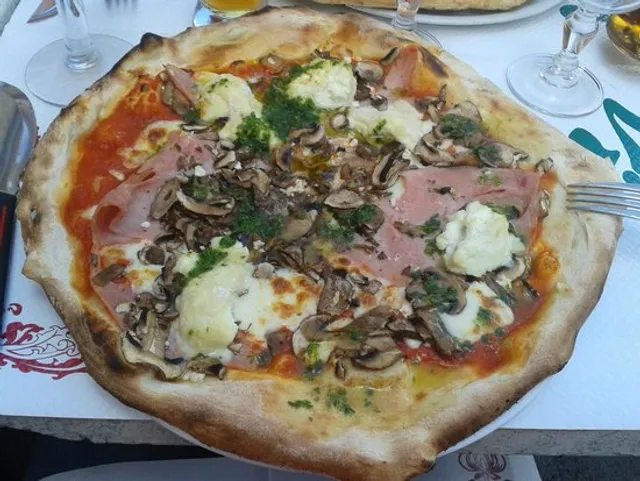 Melyna Pizza