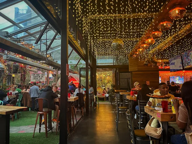 Paradise Park | Pizza & Patio