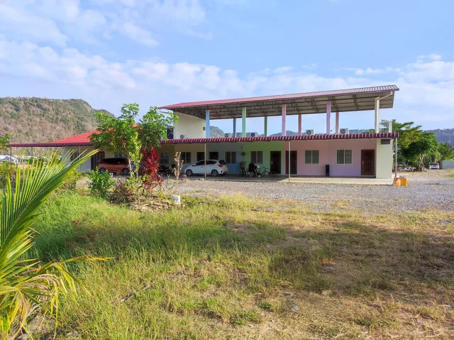 Chakkai Village Living Guest House