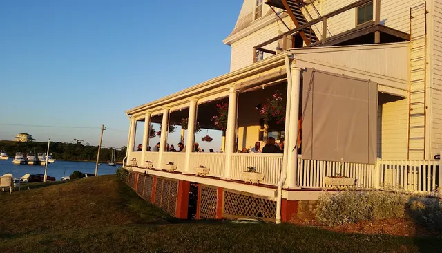 Narragansett Inn
