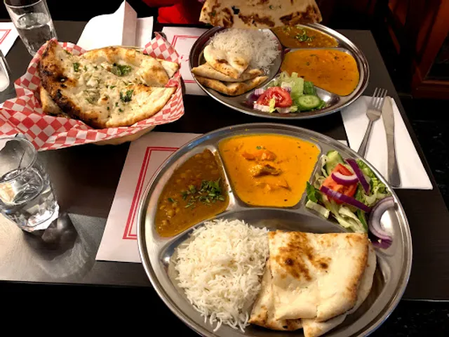 Sana Restaurant Halal ( CRESCENT )