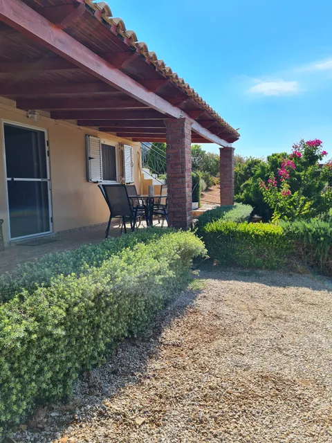 Petrothalassa Guesthouse