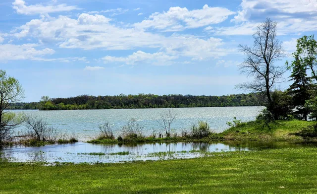 Longview lake parking
