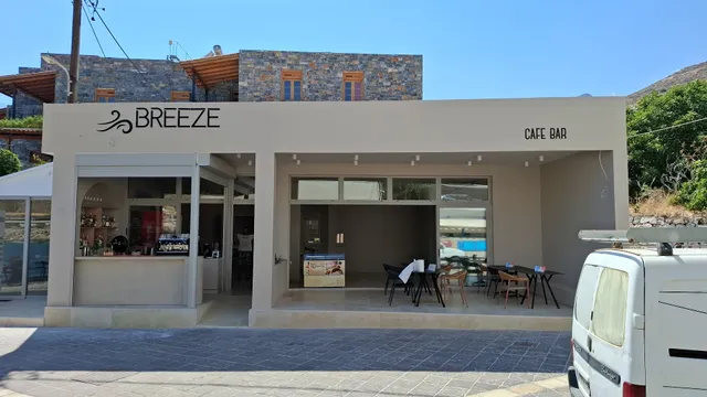 Breeze Café & Bar