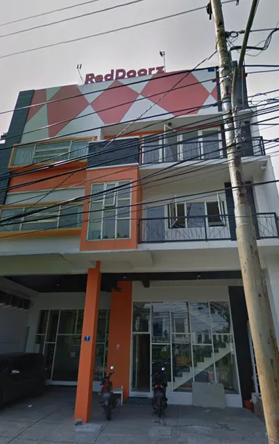 RedDoorz near ITS University