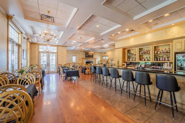 Blueberry Mansion Restaurant & Blueberry Plantation Golf Resort