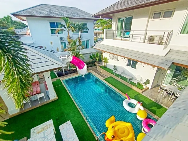 Seabreeze pool villa