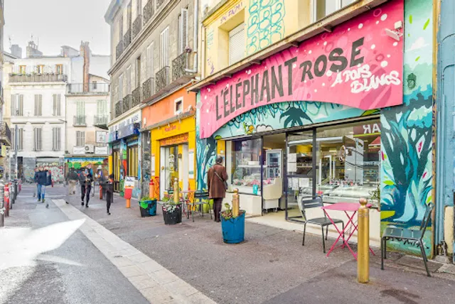 L'Eléphant Rose à Pois Blancs