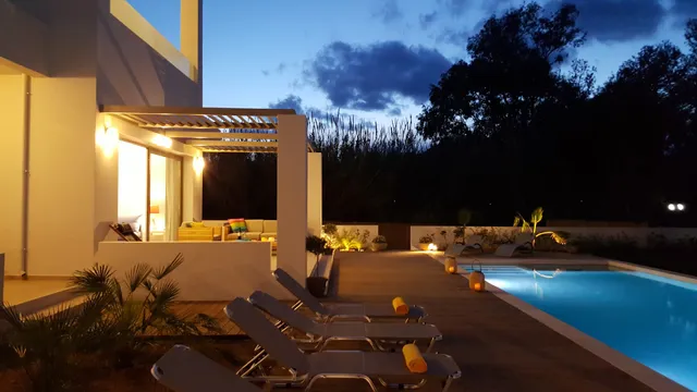 SEA QUEEN VILLA, BEACHFRONT, CHANIA, CRETE, GREECE