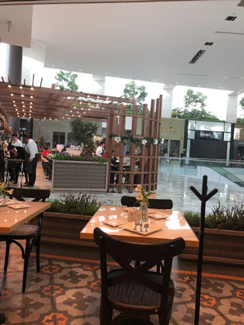 Maison Kayser Vía Santa Fe