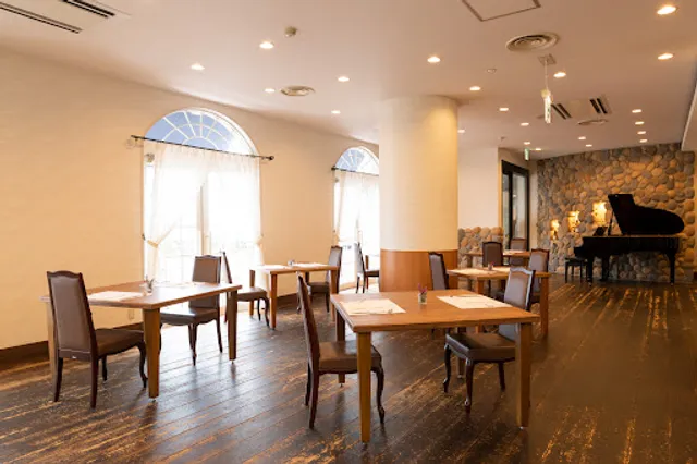 創作フランス料理レストラン フィーヌズ·エルブ