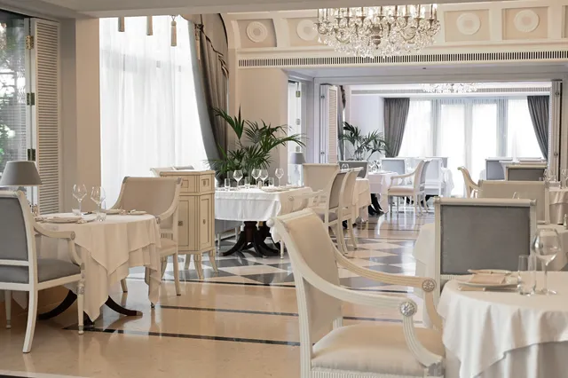 Comme Il Faut Restaurant