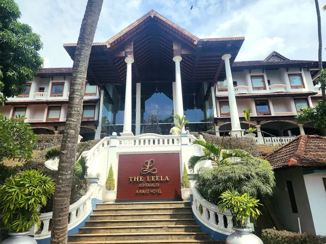 Raviz Mahayana - Premium House Boat