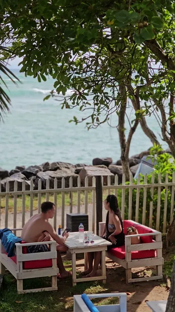 Silent pup Restaurant & Bar, café