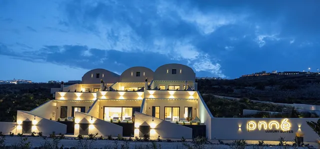Pnoi luxury suites