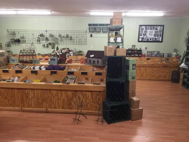 itty bitty acres country store