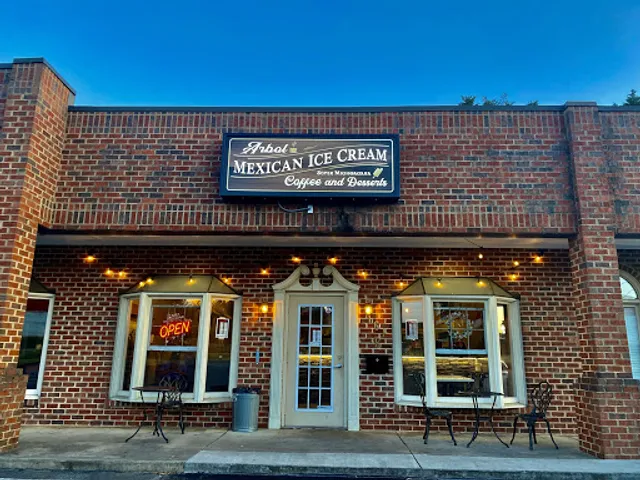 Arbol delicias Mexican Ice Cream desserts & coffee