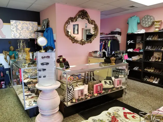 Rockin' Robyn's Clothing & More