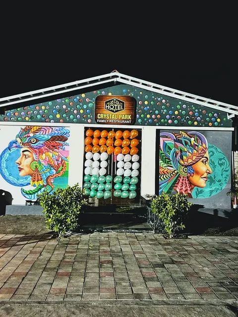 Crystal Park Hotel & Cottages