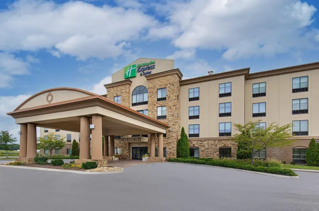 Holiday Inn Express & Suites Cleveland Northwest by IHG