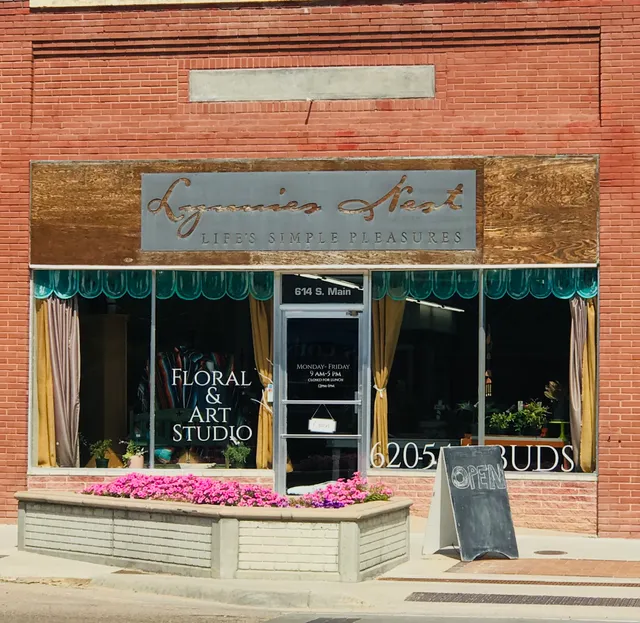 Lynnie's Nest Floral Art Studio by Erica Nordling