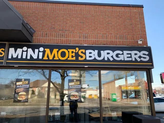 Mini Moe’s Burger’s Fresh and Smash (Scarborough)