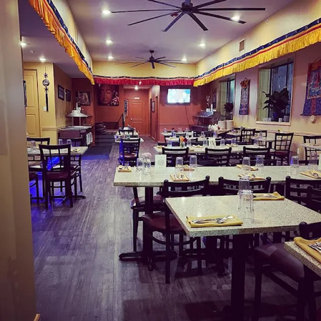 Everest Cafe and bar