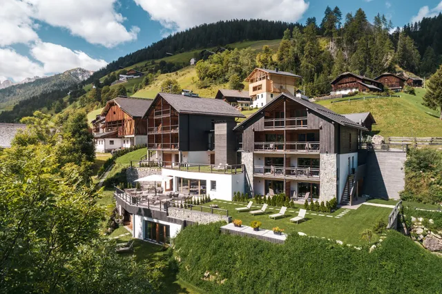 Les Dolomites Mountain Lodges ****